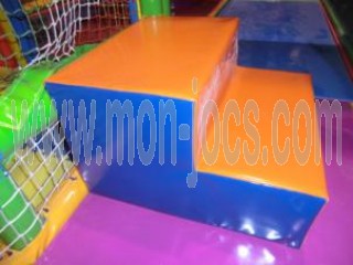 Escalera de dos peldaños para Parques Infantiles