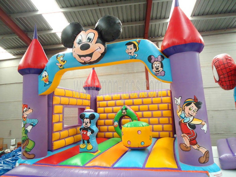 castillo hinchable Disney Monjocs