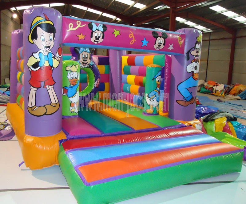 castillo hinchable multiobstaculos de Disney