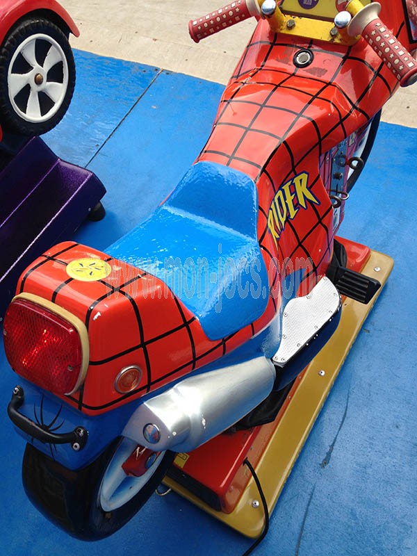 Máquina Infantil Moto de Spiderman