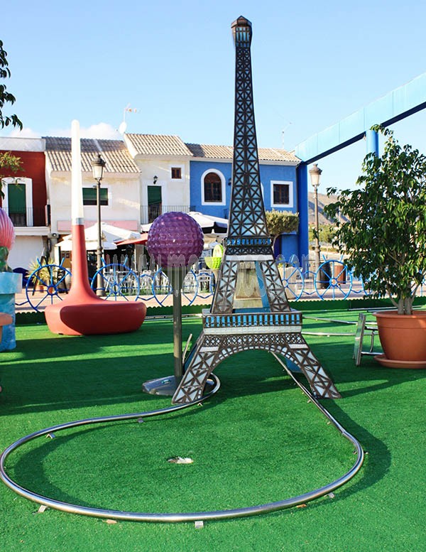 figura Torre Eiffel minigolf
