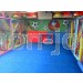 zona deportiva con cesped parque infantil