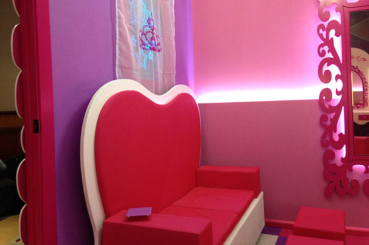 Mobiliario rosa de princesas