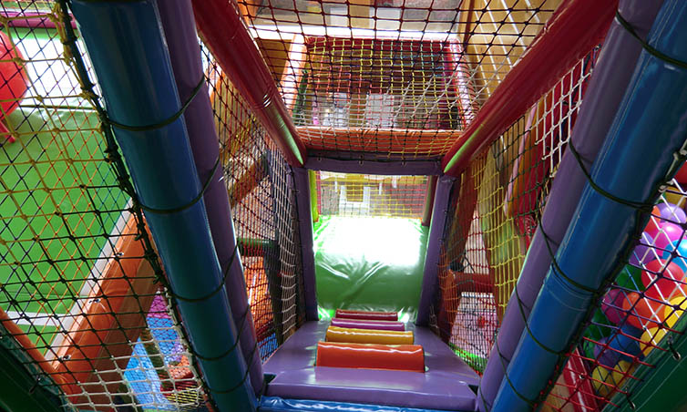 escalera de rodillos parque infantil